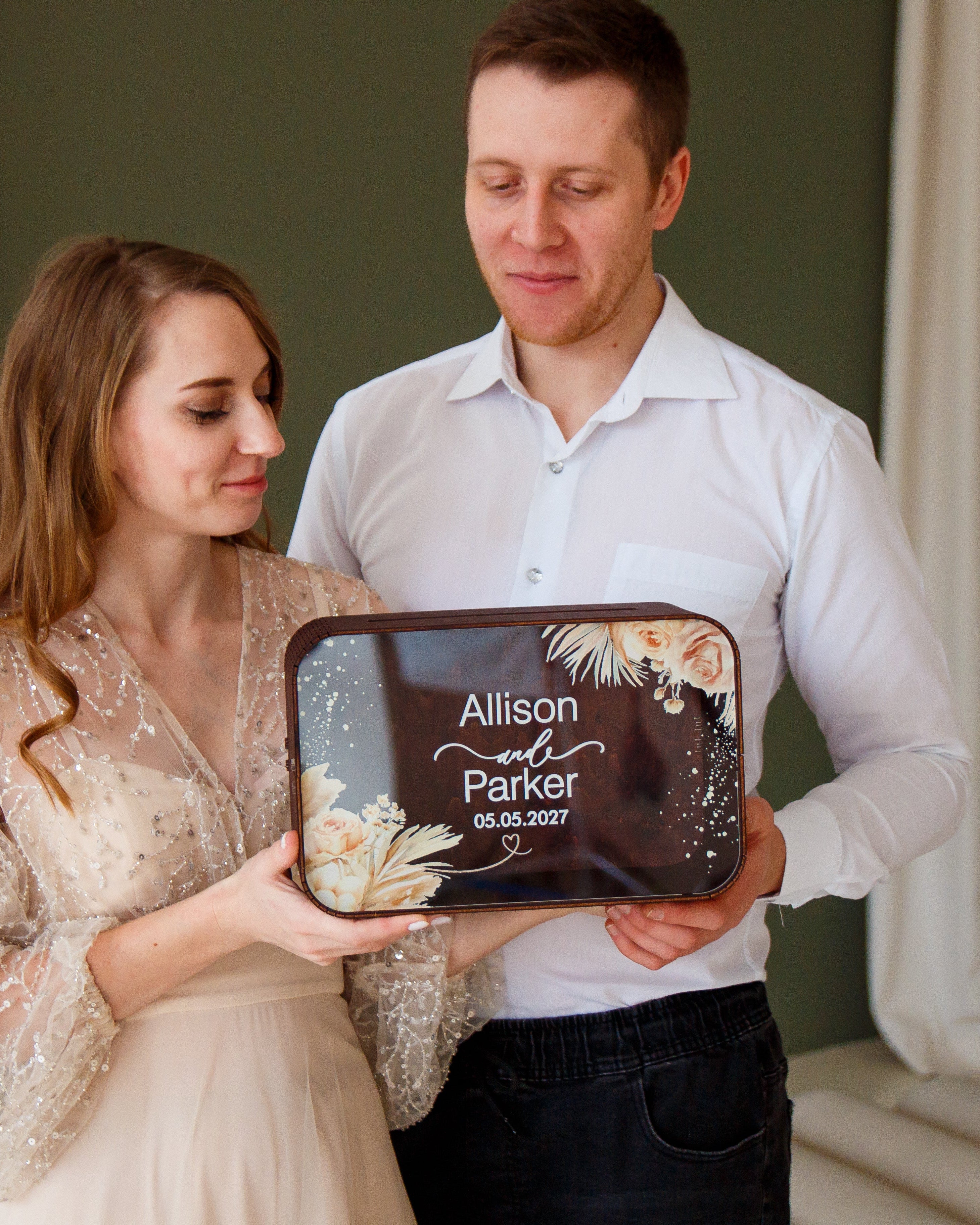 Acrylic top wedding card holder with floral design