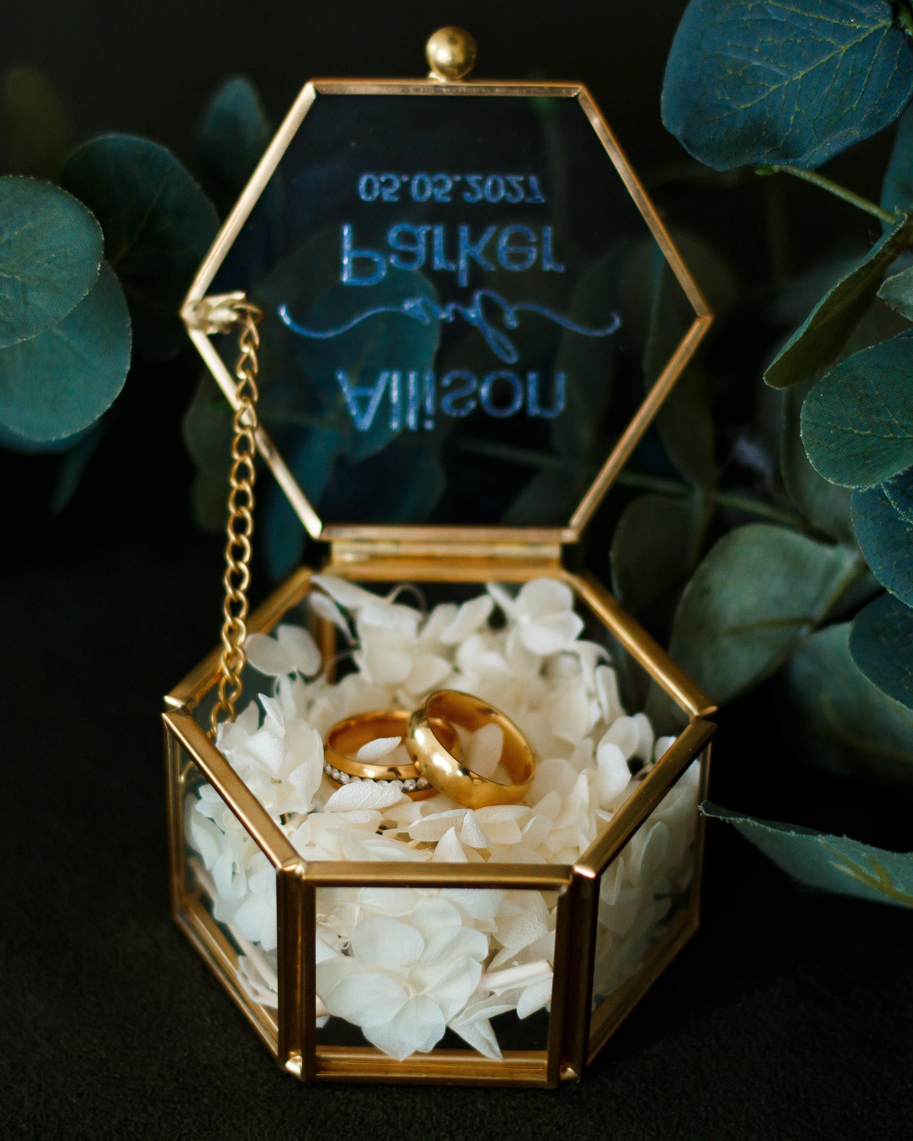 Transparent ring box for wedding ceremony rings