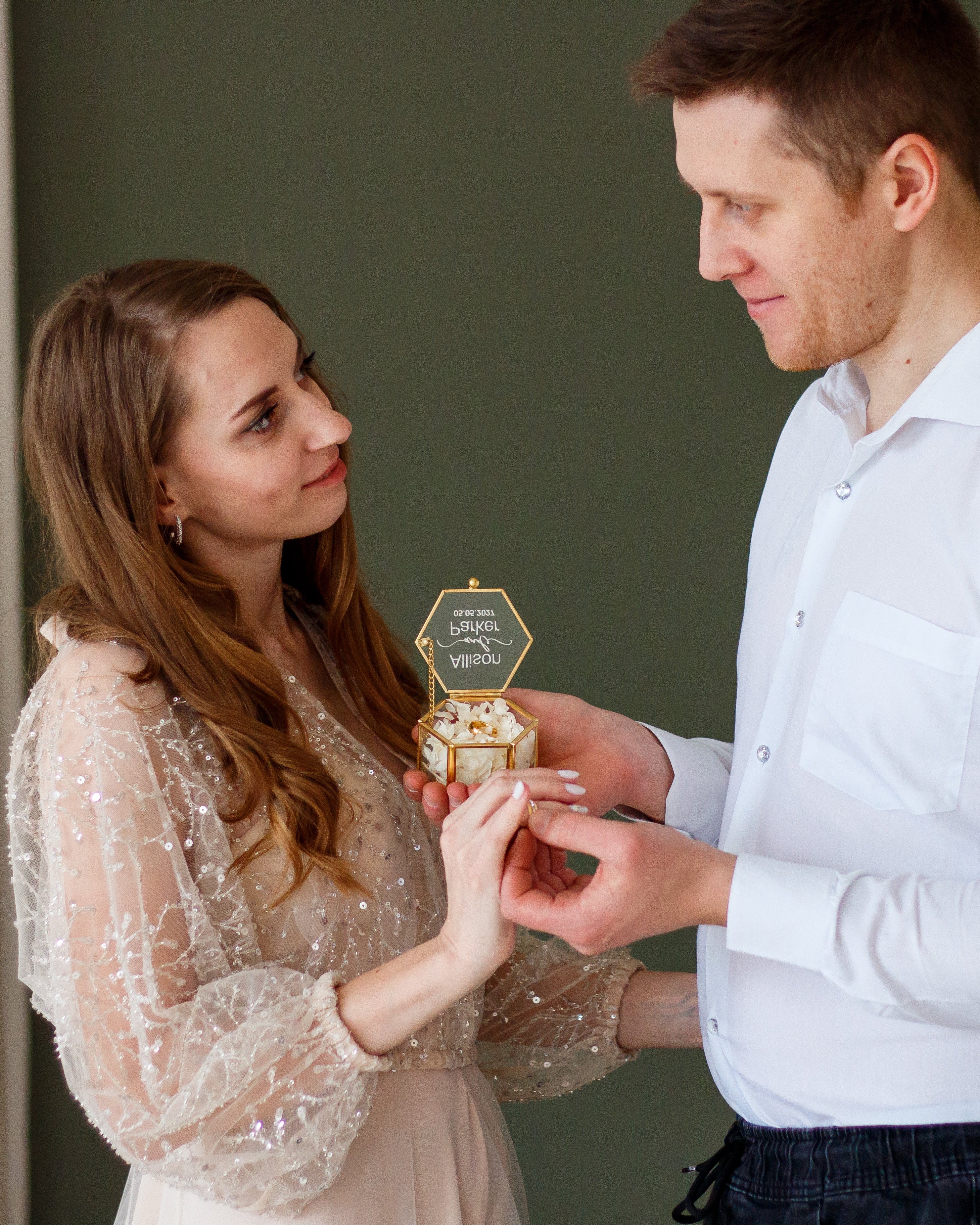 Luxury geometric ring box for wedding proposal